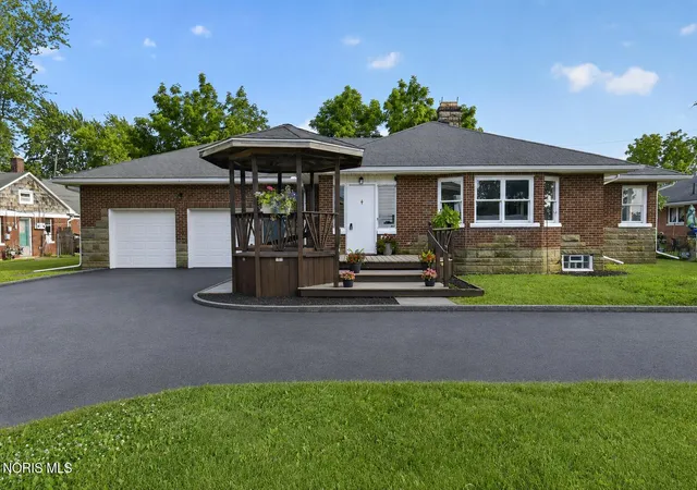 Photo 1 of Single family home for sale at 2826 Olde Curtice Rd, Northwood, OH 43619 | MLS# 10010307 | Listing updated on 2026-09-28