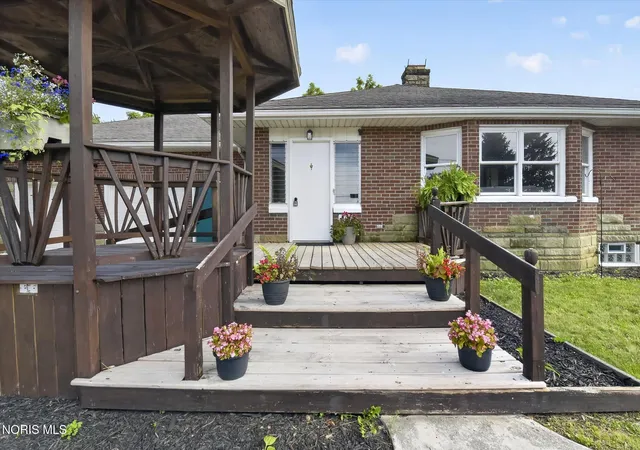 Photo 2 of Single family home for sale at 2826 Olde Curtice Rd, Northwood, OH 43619 | MLS# 10010307 | Listing updated on 2026-09-28