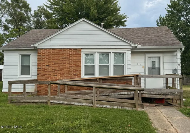 Homes for sale in Bryan, OH | 815 S Walnut St, Bryan, OH 43506 | MLS# 10010316
