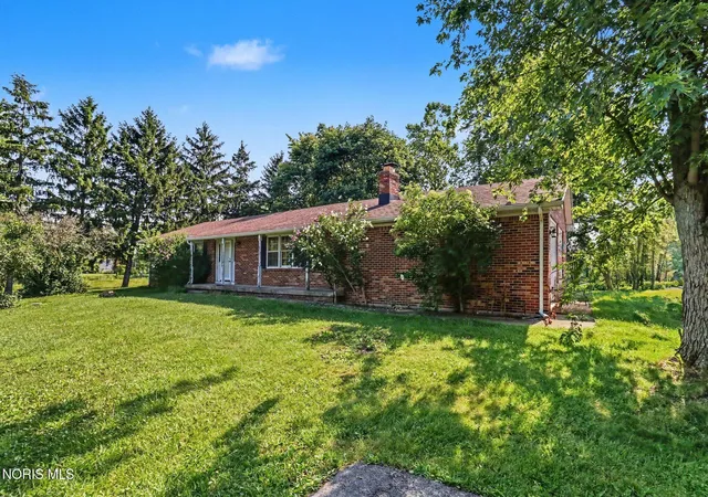 3rd image of 210 N Curtice Rd, Oregon, OH 43616 | MLS# 10010328