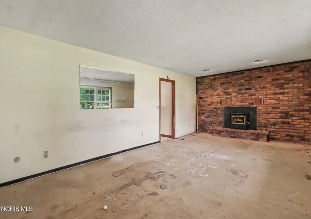 4th image of 210 N Curtice Rd, Oregon, OH 43616 | MLS# 10010328