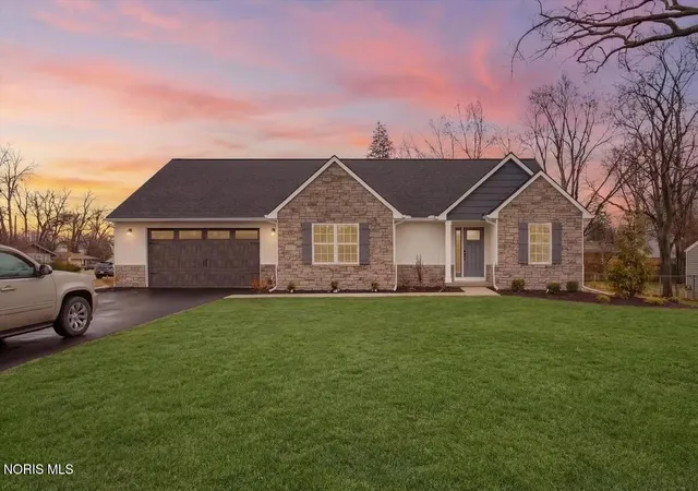 Photo 1 of Single family home for sale at 4550 Vineyard Rd, Toledo, OH 43623 | MLS# 10010320 | Listing updated on 2026-09-02