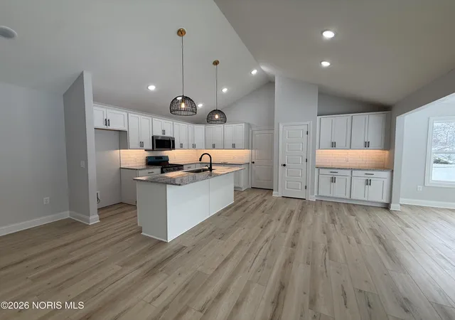 Photo 3 of Single family home for sale at 4550 Vineyard Rd, Toledo, OH 43623 | MLS# 10010320 | Listing updated on 2026-09-02