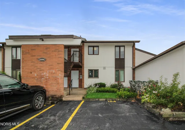 Homes for sale in Port Clinton, OH | 2594 E Sun Valley Dr #204, Port Clinton, OH 43452 | MLS# 10010329