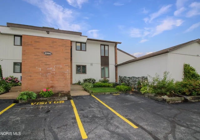Homes for sale in Port Clinton, OH | 2594 E Sun Valley Dr #204, Port Clinton, OH 43452 | MLS# 10010329