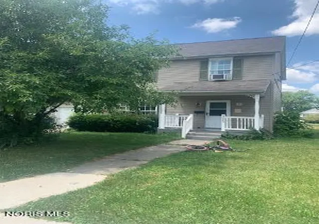 Photo 3 of Sale Pending at 3223 Glenwood Ave, Toledo, OH 43610 | MLS# 10010607 | Listing updated on 2026-09-11
