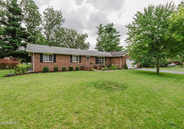 Homes for sale in Findlay, OH | 2505 Oakmont Dr, Findlay, OH 45840 | MLS# 10010397