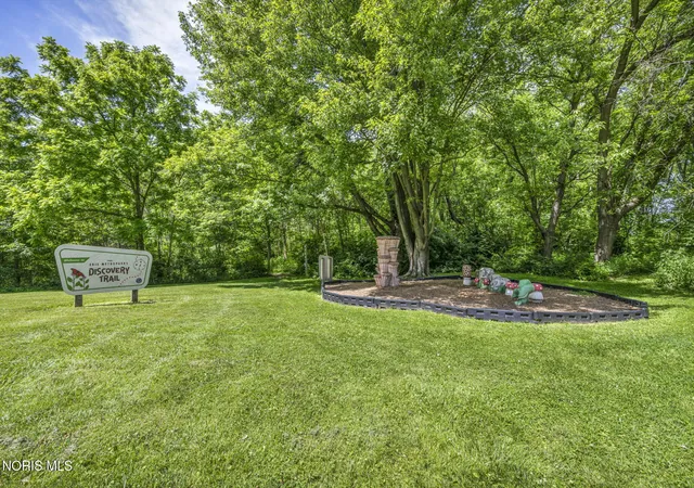 Listing Photo 2 - Condo for sale in building located at 3931 Hilltop Dr, Huron, OH 44839
