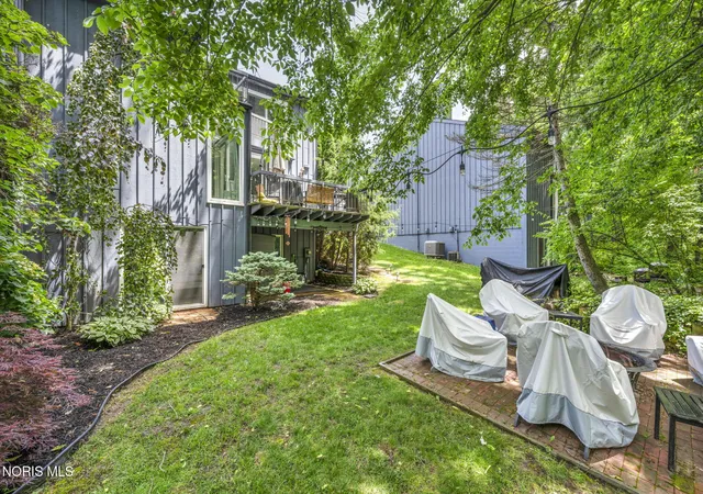 Listing Photo 3 - Condo for sale in building located at 3931 Hilltop Dr, Huron, OH 44839