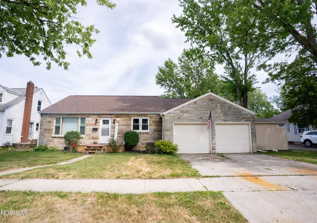 Homes for sale in Defiance, OH | 1031 Washington Ave, Defiance, OH 43512 | MLS# 10010377