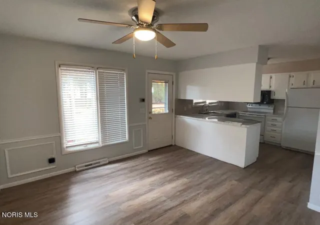 Photo 2 of House for sale at 5751 Cresthaven Ln, Toledo, OH 43614 | MLS# 10010380 | Listing updated on 2026-07-16