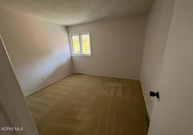 Photo 4 of House for sale at 5751 Cresthaven Ln, Toledo, OH 43614 | MLS# 10010380 | Listing updated on 2026-07-16