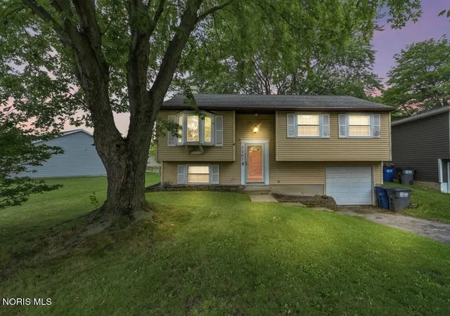 Photo 1 of Sale Pending at 5405 Thornbrook Trl, Toledo, OH 43611 | MLS# 10010383 | Listing updated on 2026-08-30