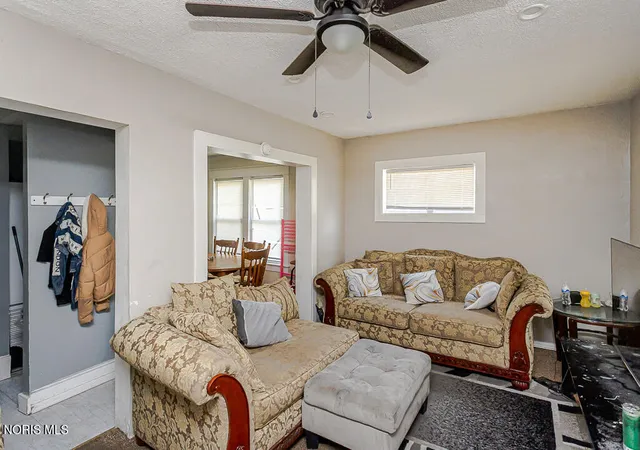Photo 3 of Single family home for sale at 2020 Berkshire Pl, Toledo, OH 43613 | MLS# 10010719 | Listing updated on 2026-07-20