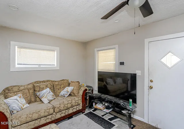 Photo 4 of Single family home for sale at 2020 Berkshire Pl, Toledo, OH 43613 | MLS# 10010719 | Listing updated on 2026-07-20