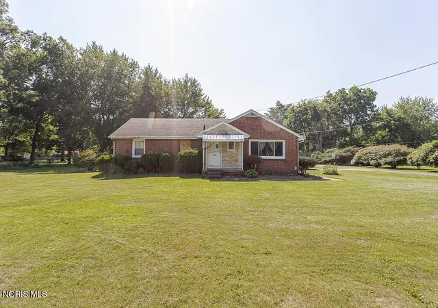 Homes for sale in Toledo, OH | 931 Harrow Rd, Toledo, OH 43615 | MLS# 10010386