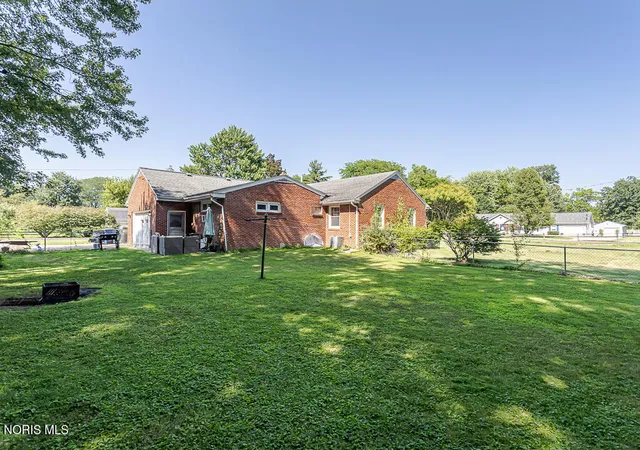 Homes for sale in Toledo, OH | 931 Harrow Rd, Toledo, OH 43615 | MLS# 10010386