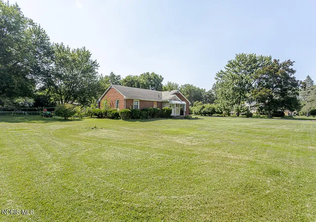 Homes for sale in Toledo, OH | 931 Harrow Rd, Toledo, OH 43615 | MLS# 10010386