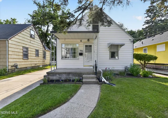 Photo 3 of Sale Pending at 3606 Burton Ave, Toledo, OH 43612 | MLS# 10010422 | Listing updated on 2026-09-18