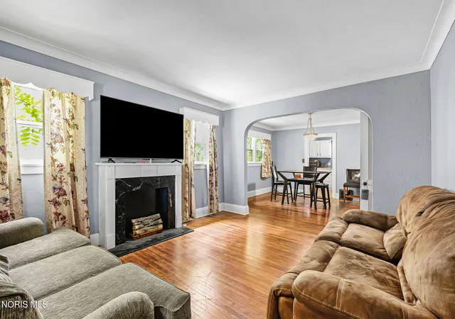 Photo 2 of Single family home for sale at 2555 Grantwood Dr, Toledo, OH 43613 | MLS# 10010463 | Listing updated on 2026-09-04
