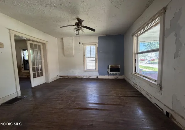 Photo 2 of Single family home for sale at 225 E South St, Fostoria, OH 44830 | MLS# 10010455 | Listing updated on 2026-07-21