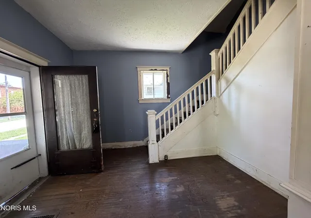 Photo 3 of Single family home for sale at 225 E South St, Fostoria, OH 44830 | MLS# 10010455 | Listing updated on 2026-07-21