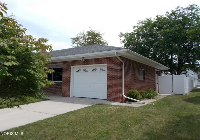 Photo 2 of Single family home for sale at 304 Brussel St, Archbold, OH 43502 | MLS# 10010428 | Listing updated on 2026-09-16