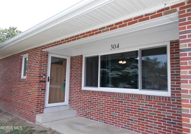 Photo 3 of Single family home for sale at 304 Brussel St, Archbold, OH 43502 | MLS# 10010428 | Listing updated on 2026-09-16
