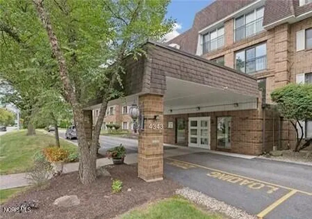 Homes for sale in Toledo, OH | 4343 W Bancroft St #3j, Toledo, OH 43615 | MLS# 10010437