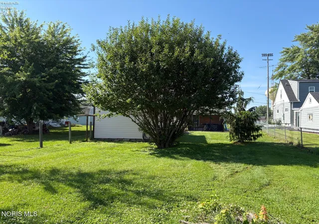 4th image of 208 W Washington St, Oak Harbor, OH 43449 | MLS# 10010435