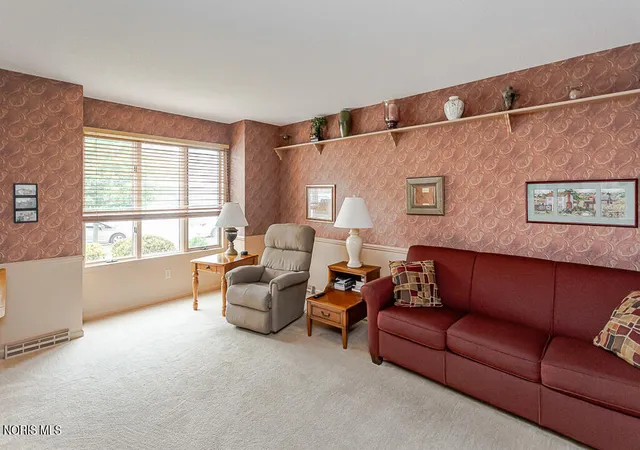 2nd image of 6835 Carrie Pine Ln, Toledo, OH 43617 | MLS# 10010445