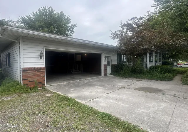 Homes for sale in Fostoria, OH | 11071 W Township Road 112, Fostoria, OH 44830 | MLS# 10010475