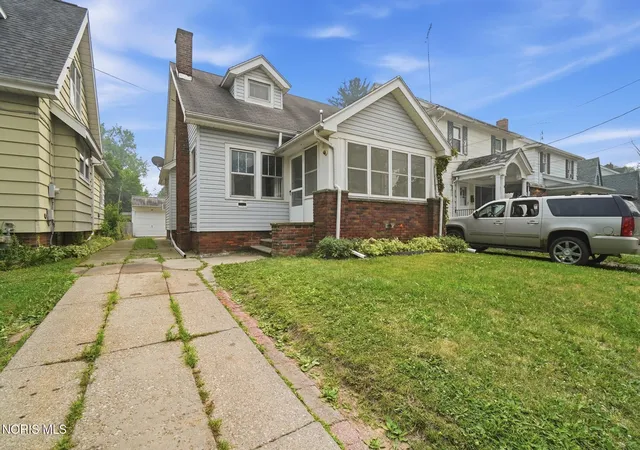 Photo 2 of Single family home for sale at 747 Kipling Dr, Toledo, OH 43612 | MLS# 10010477 | Listing updated on 2026-07-24