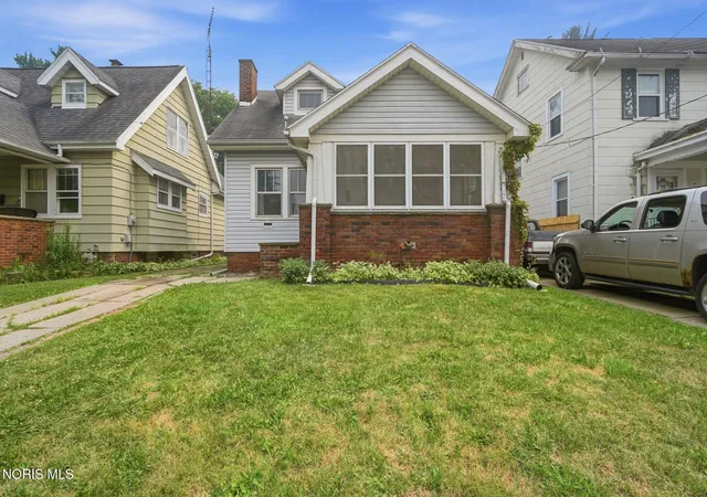 Photo 3 of Single family home for sale at 747 Kipling Dr, Toledo, OH 43612 | MLS# 10010477 | Listing updated on 2026-07-24
