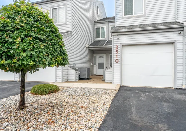 Photo 1 of Condo for sale at 2510 W Village Dr, Toledo, OH 43614 | MLS# 10010502 | Listing updated on 2026-08-21