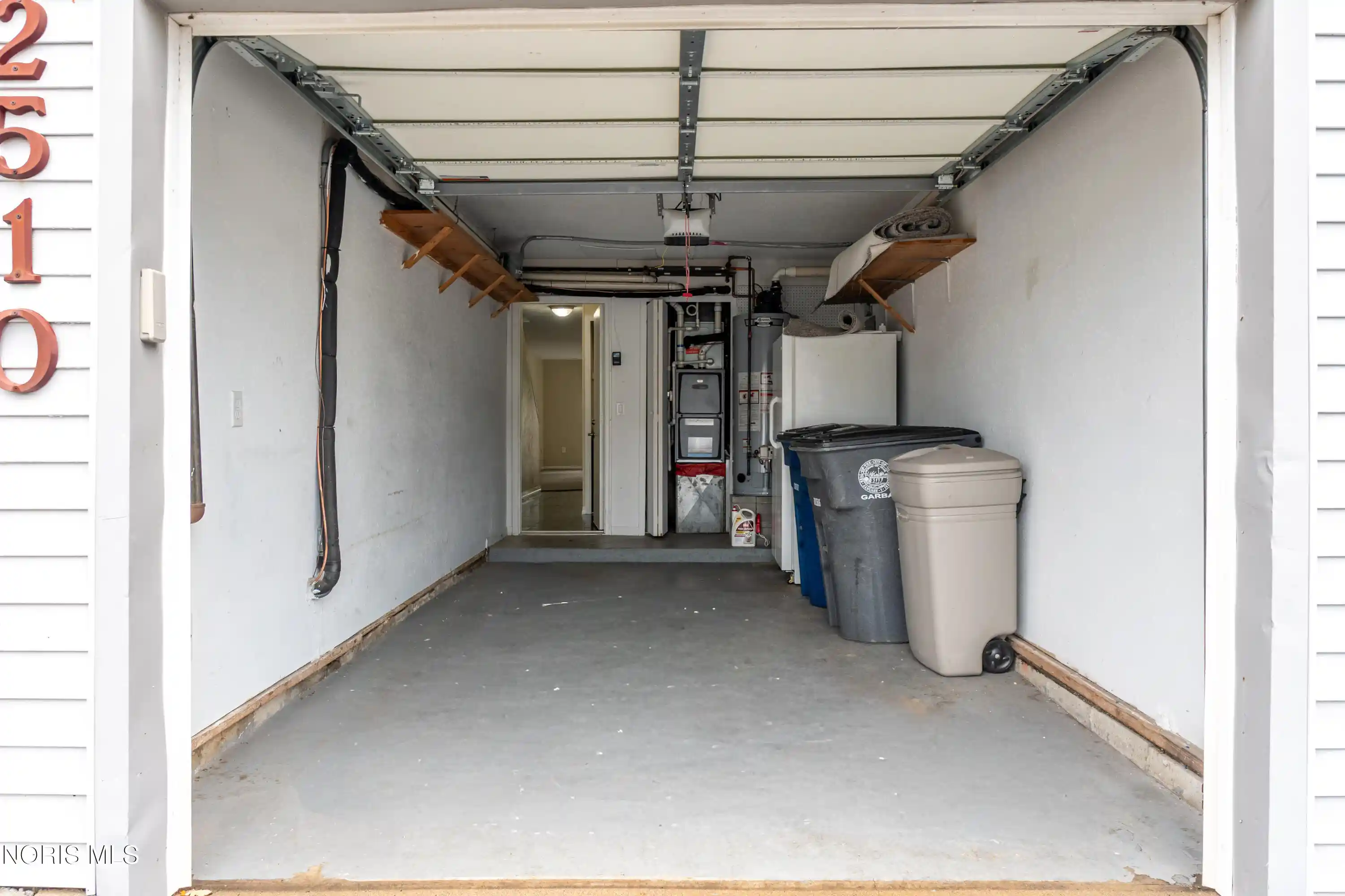 Listing Photo 2 - Condo for sale in 2510 W Vlg Dr located at 2510 W Vlg Dr, Toledo, OH 43614 - Unit 2510 W Village Dr