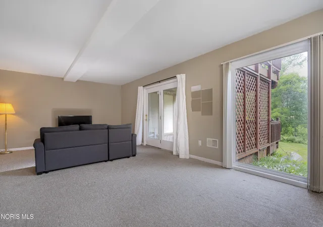 Condo for sale in building located at 1608 Saddlebrook Ct, Toledo, OH 43615 - Unit # C