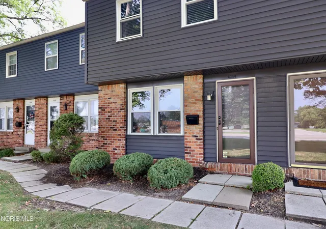 Listing Photo 2 - Condo for sale in building located at 6044 N Smt St, Toledo, OH 43611 - Unit #1B
