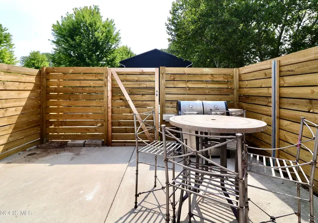 Photo 2 of Sale Pending at 6044 N Summit St #1B, Toledo, OH 43611 | MLS# 10010566 | Listing updated on 2026-08-27