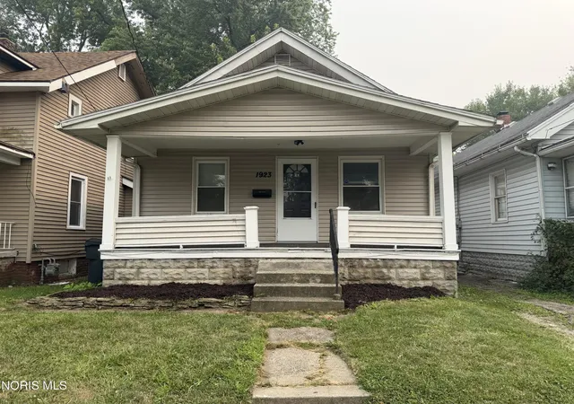 Photo 1 of Single family home for sale at 1923 Berkshire Pl, Toledo, OH 43613 | MLS# 10010637 | Listing updated on 2026-09-11
