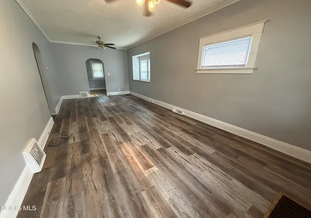Photo 2 of Single family home for sale at 1923 Berkshire Pl, Toledo, OH 43613 | MLS# 10010637 | Listing updated on 2026-09-11