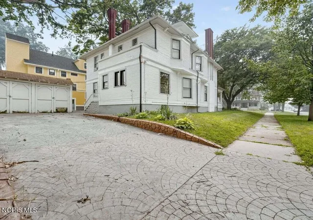 Photo 2 of Multi family home for sale at 2274 Robinwood Ave, Toledo, OH 43620 | MLS# 10010868 | Listing updated on 2026-09-30
