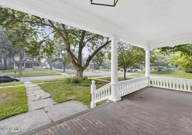 Listing Photo 4 - Condo for sale in building located at 2274 Robinwood Ave, Toledo, OH 43620