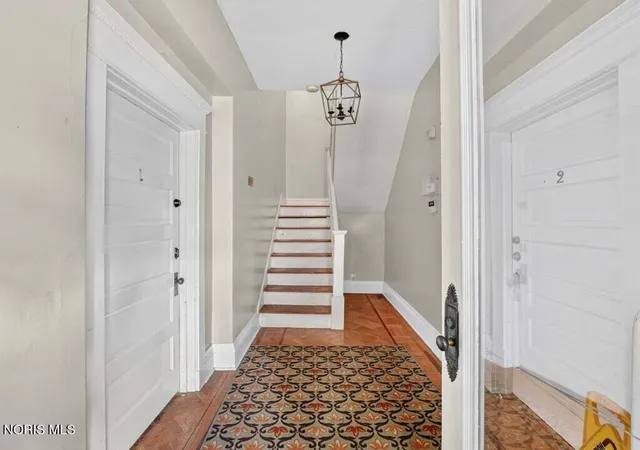 Listing Photo 5 - Condo for sale in building located at 2274 Robinwood Ave, Toledo, OH 43620