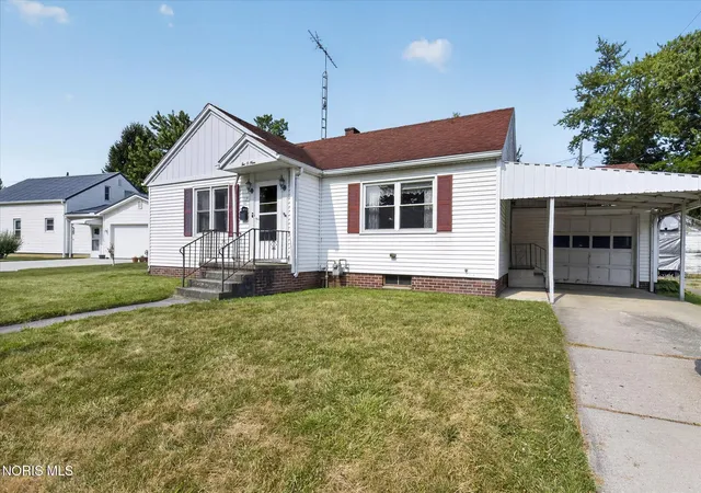 Photo 3 of Single family home for sale at 209 N Shoop Ave, Wauseon, OH 43567 | MLS# 10010523 | Listing updated on 2026-08-17