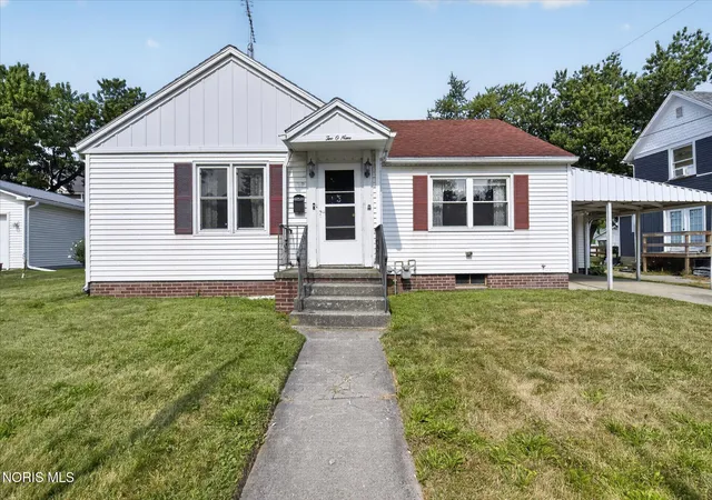 Photo 3 of Single family home for sale at 209 N Shoop Ave, Wauseon, OH 43567 | MLS# 10010523 | Listing updated on 2026-08-17