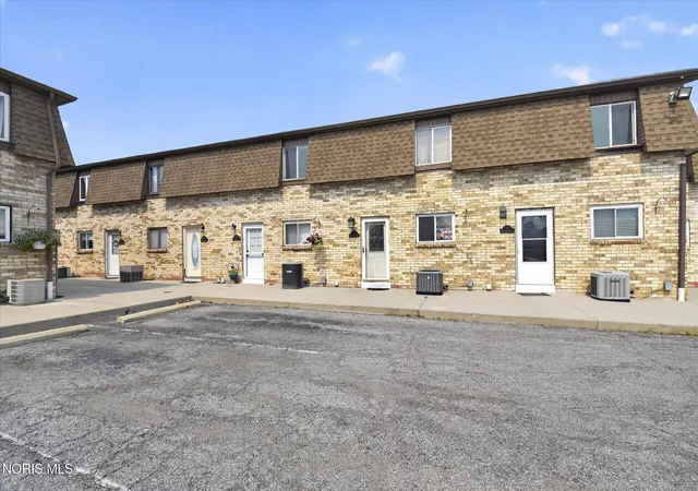 Photo 1 of Condo for sale at 728 Fairway Dr #11, Wauseon, OH 43567 | MLS# 10010527 | Listing updated on 2026-08-10
