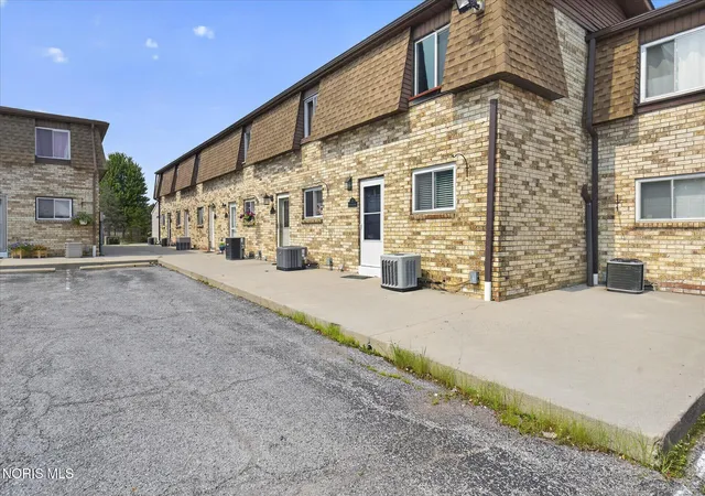 Photo 2 of Condo for sale at 728 Fairway Dr #11, Wauseon, OH 43567 | MLS# 10010527 | Listing updated on 2026-08-10