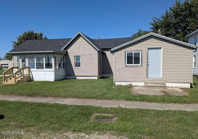 Photo 2 of Single family home for sale at 113 N Henry St, Malinta, OH 43535 | MLS# 10010542 | Listing updated on 2026-10-06