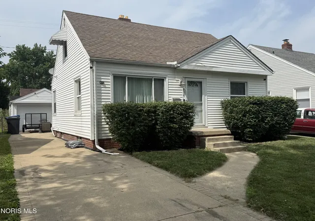 Photo 1 of Sale Pending at 804 Southover Rd, Toledo, OH 43612 | MLS# 10010589 | Listing updated on 2026-08-17